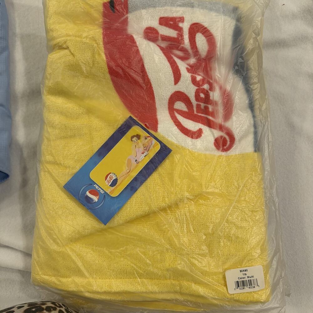 Pepsi Cola Beach Towel Vintage look Beach Scene 30x60 new in package